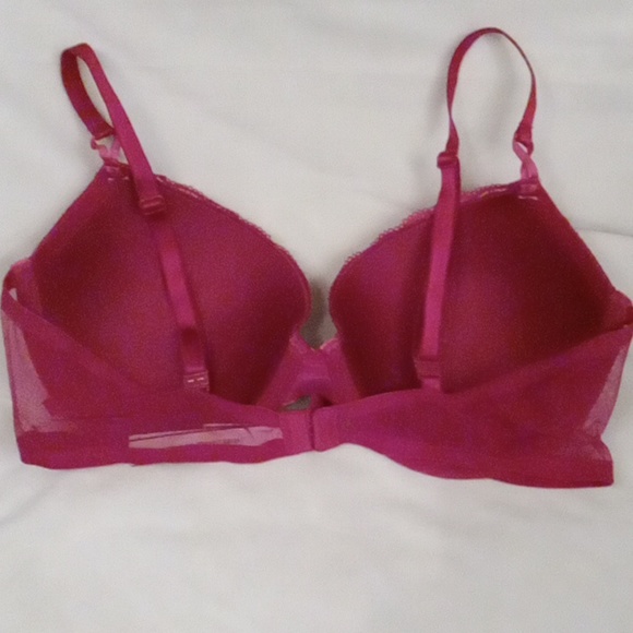 Victoria's secrect bra - Picture 3 of 3
